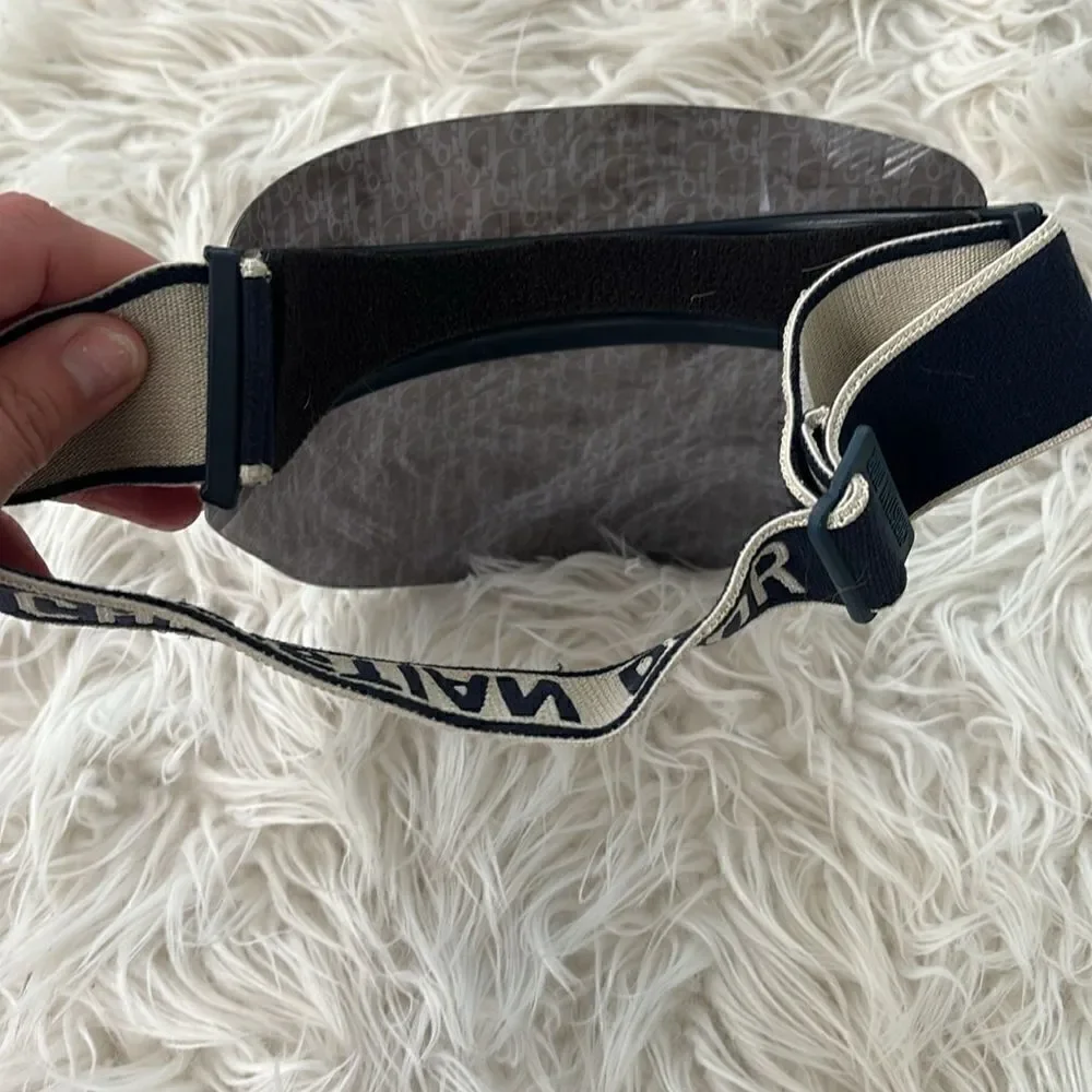 Super cute navy logo visor - vacation vibes!